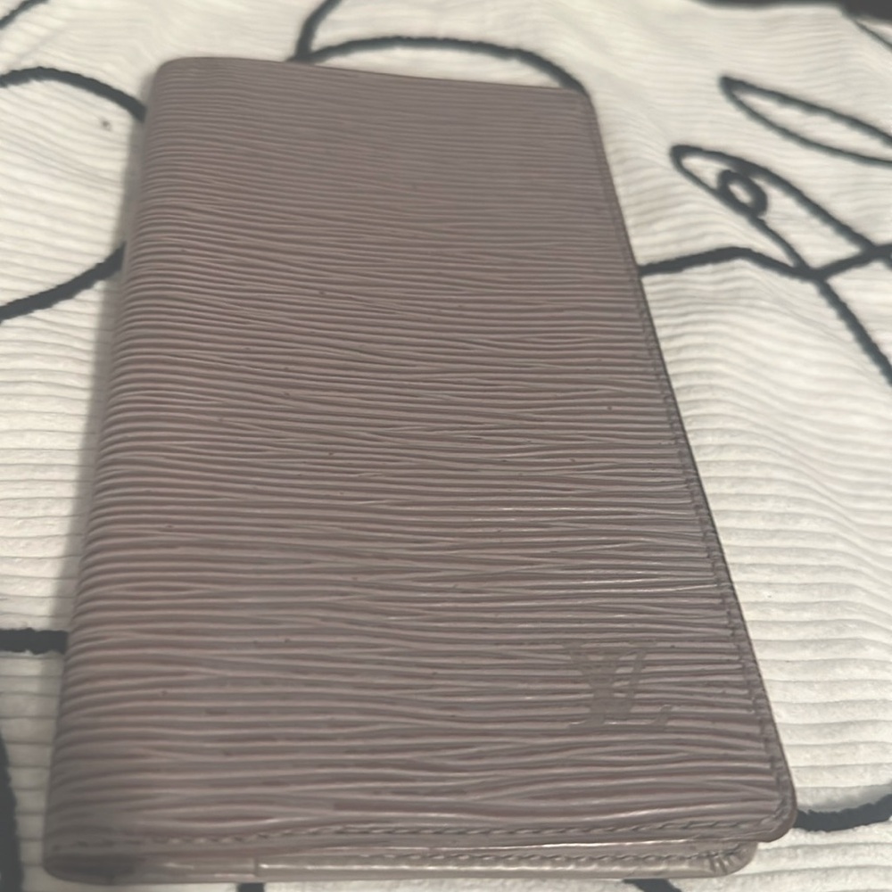 Louis Vuitton epi wallet